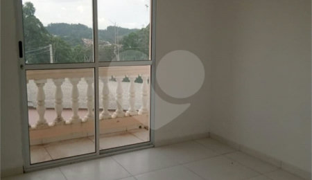 Casa à venda com 2 quartos, sendo 1 suíte,  no Centro, Mairinque, SP