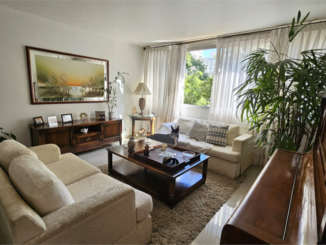 Apartamento à venda com 3 quartos, sendo 1 suíte,  em Moema, São Paulo, SP