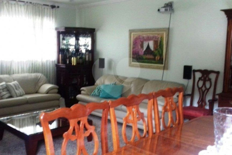 Sobrado à venda com 3 quartos, sendo 1 suíte, em Tremembé, São Paulo, SP