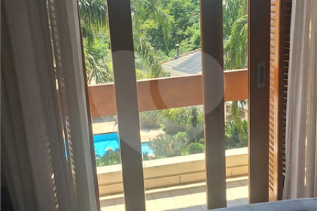 Casa à venda com 4 suítes no condomínio Osato, Atibaia - SP