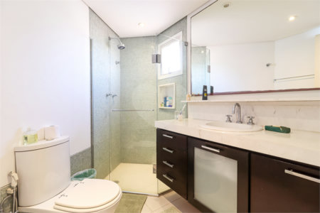 Cobertura à venda com 4 quartos, sendo 3 suítes,  em Vila Uberabinha, São Paulo, SP