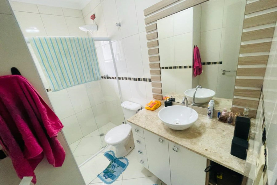 Casa à venda com 3 quartos, sendo 1 suíte,  no condomínio Rafaela I, São Paulo - SP