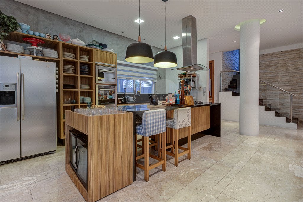Casa à venda com 4 suítes no condomínio Ville de France, São Paulo - SP