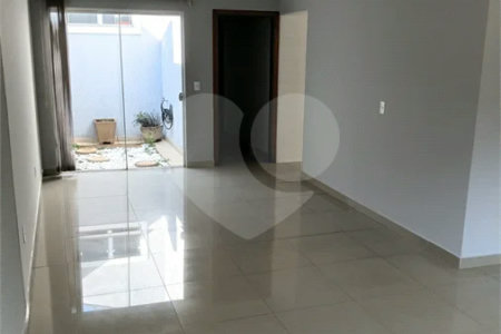 Casa à venda com 3 quartos, sendo 1 suíte,  no condomínio Residencial Eldorado, São Carlos - SP