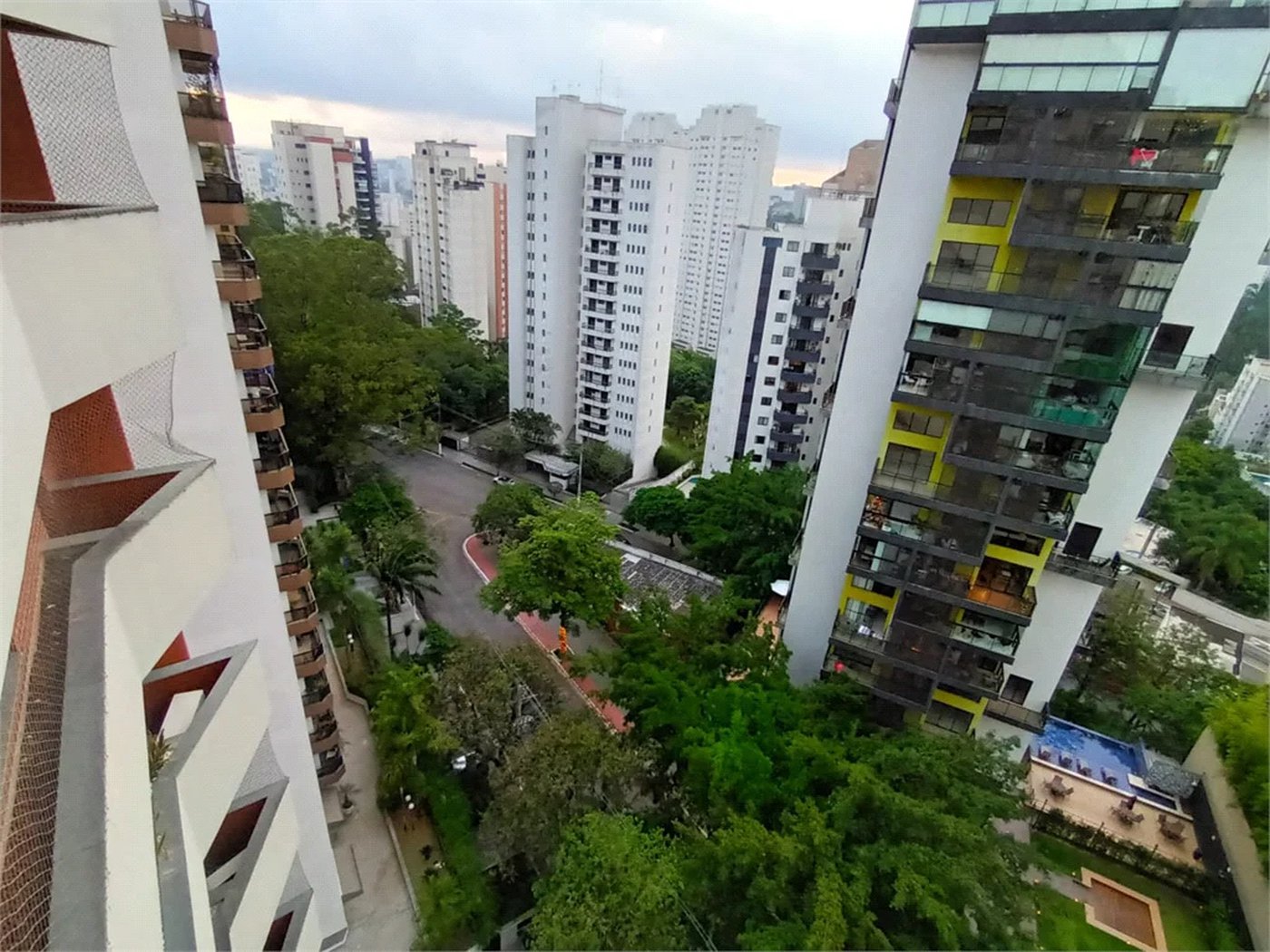 Apartamento à venda com 3 quartos, sendo 1 suíte, em Vila Andrade, São Paulo, SP