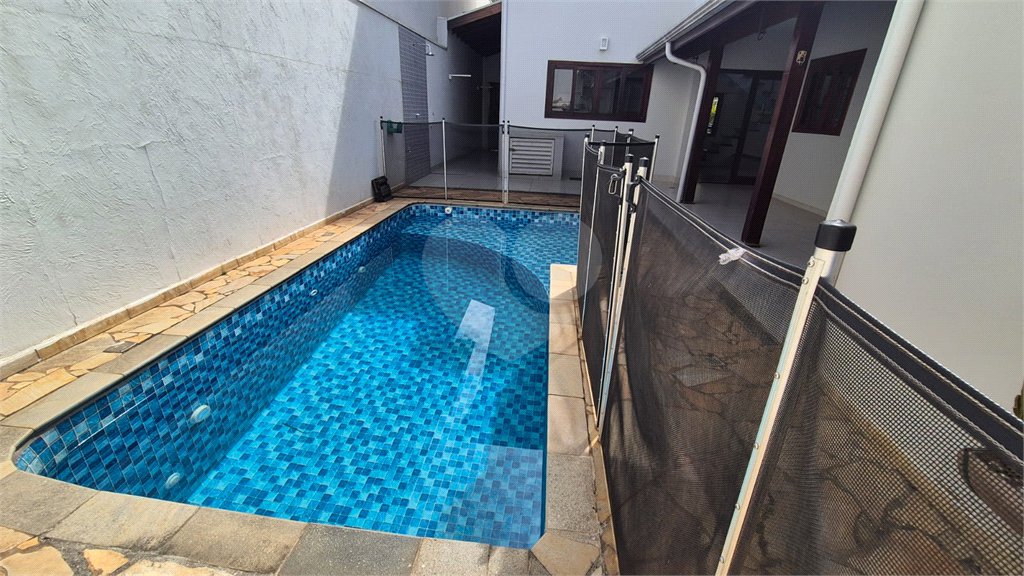 Casa à venda com 4 quartos, sendo 2 suítes, no condomínio Residencial Grape Village, Vinhedo - SP