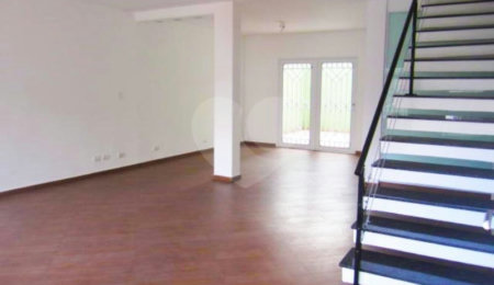 Casa à venda com 4 quartos, sendo 2 suítes,  em Moema, São Paulo, SP