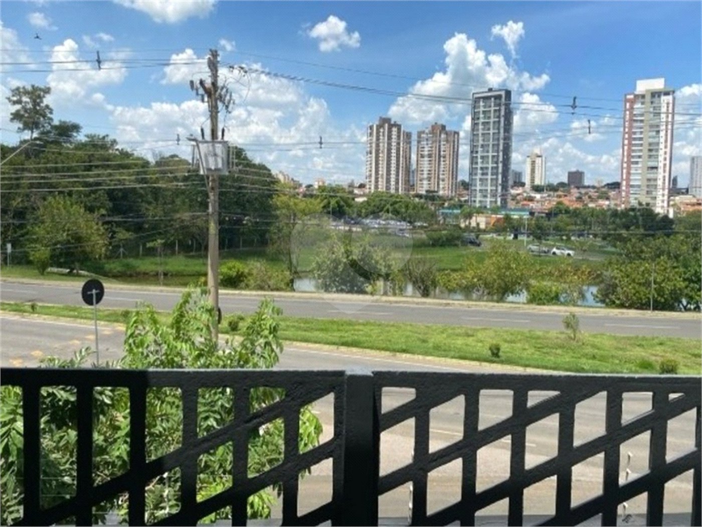 Casa à venda com 4 quartos, sendo 1 suíte, em Jardim Esplanada, Indaiatuba, SP