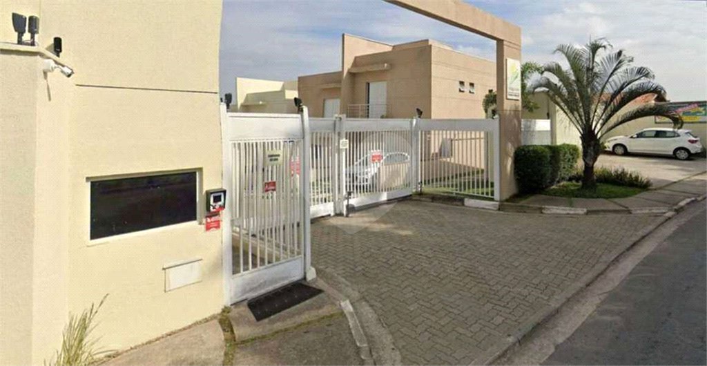 Casa à venda com 3 quartos, sendo 1 suíte, no condomínio Villaggio Viana, Cotia - SP