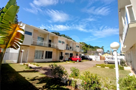 Casa à venda com 2 suítes em Jardim Adalgisa, Caraguatatuba, SP