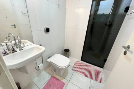 Apartamento 2 dormitórios com vaga de garagem lado praia na Enseada Guarujá