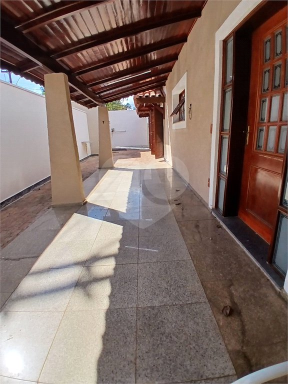 Casa à venda com 5 quartos, sendo 3 suítes, em Vila Santista, Atibaia, SP