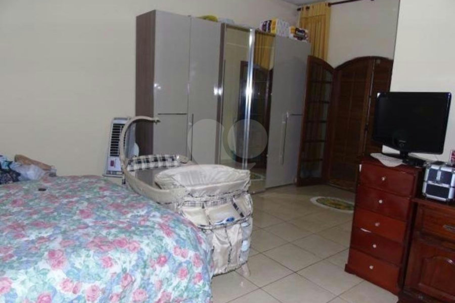 Sobrado à venda com 4 quartos em Parque Edu Chaves, São Paulo, SP