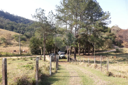 Sítio à venda com 3 quartos em Bairro do Cambará, São Roque, SP