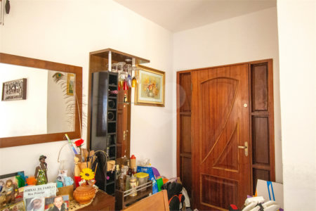 Sobrado à venda com 4 quartos, sendo 1 suíte,  em Vila Aguiar, São Roque, SP