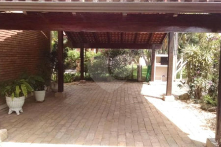 Casa à venda com 4 quartos, sendo 2 suítes, no condomínio Vinhas da Vista Alegre - Lado Sede, Vinhedo - SP