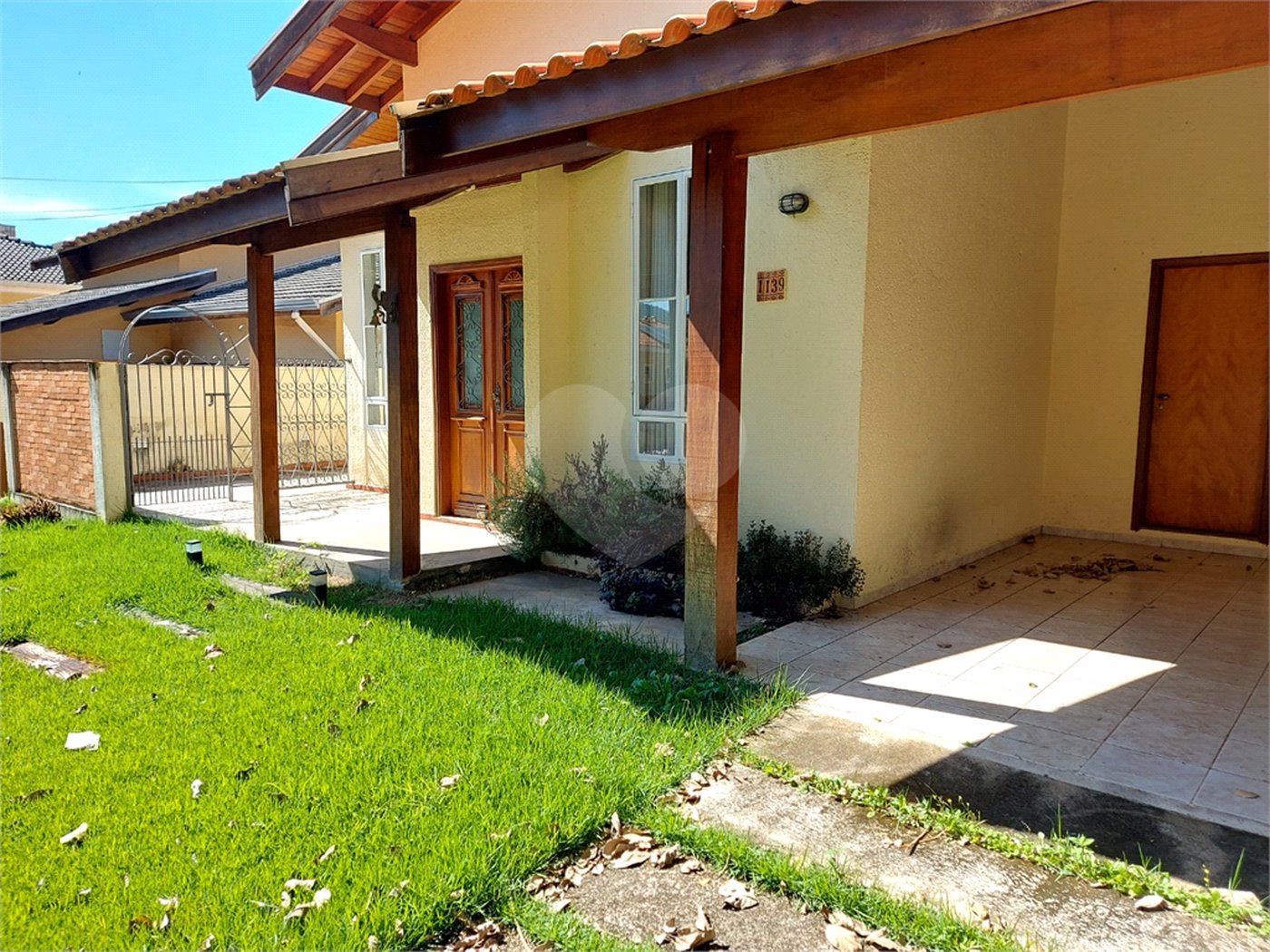 Casa charmosa e elegante localizada no deslumbrante Condomínio Villagio Capriccio Louveira SP