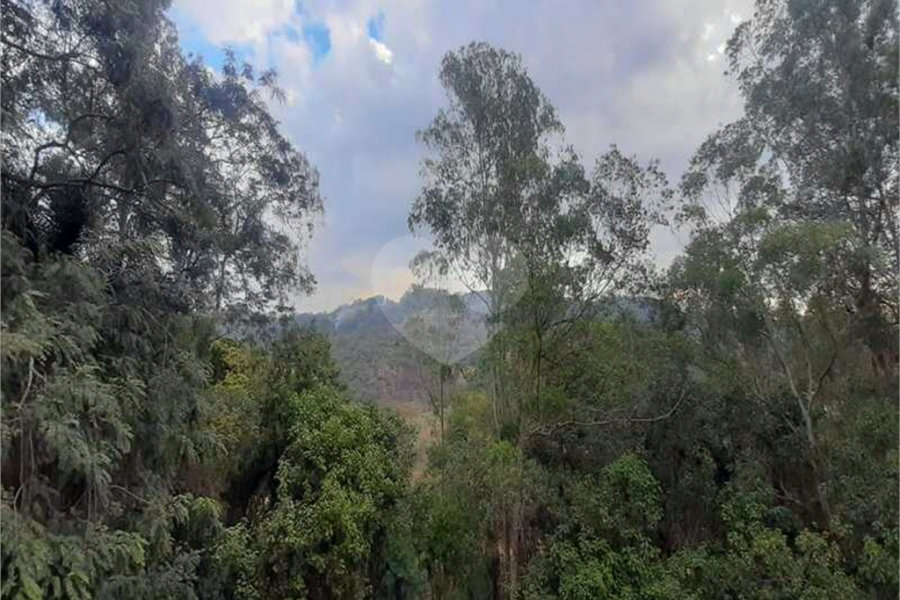 Sobrado à venda com 4 quartos, sendo 2 suítes, em Serra da Cantareira, Mairiporã, SP