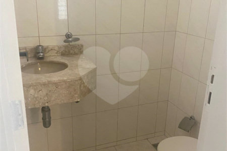 Sobrado à venda ou para alugar com 3 quartos, sendo 1 suíte, no Centro, Salto, SP