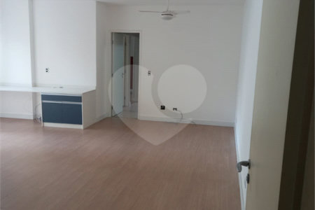 Apartamento à venda com 3 quartos, sendo 1 suíte,  em Vila Olímpia, São Paulo, SP