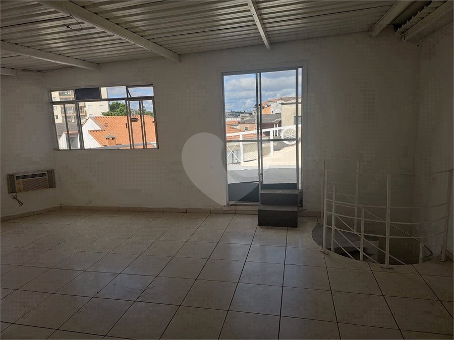 Sobrado à venda ou para alugar com 3 suítes em Jardim Patente, São Paulo, SP
