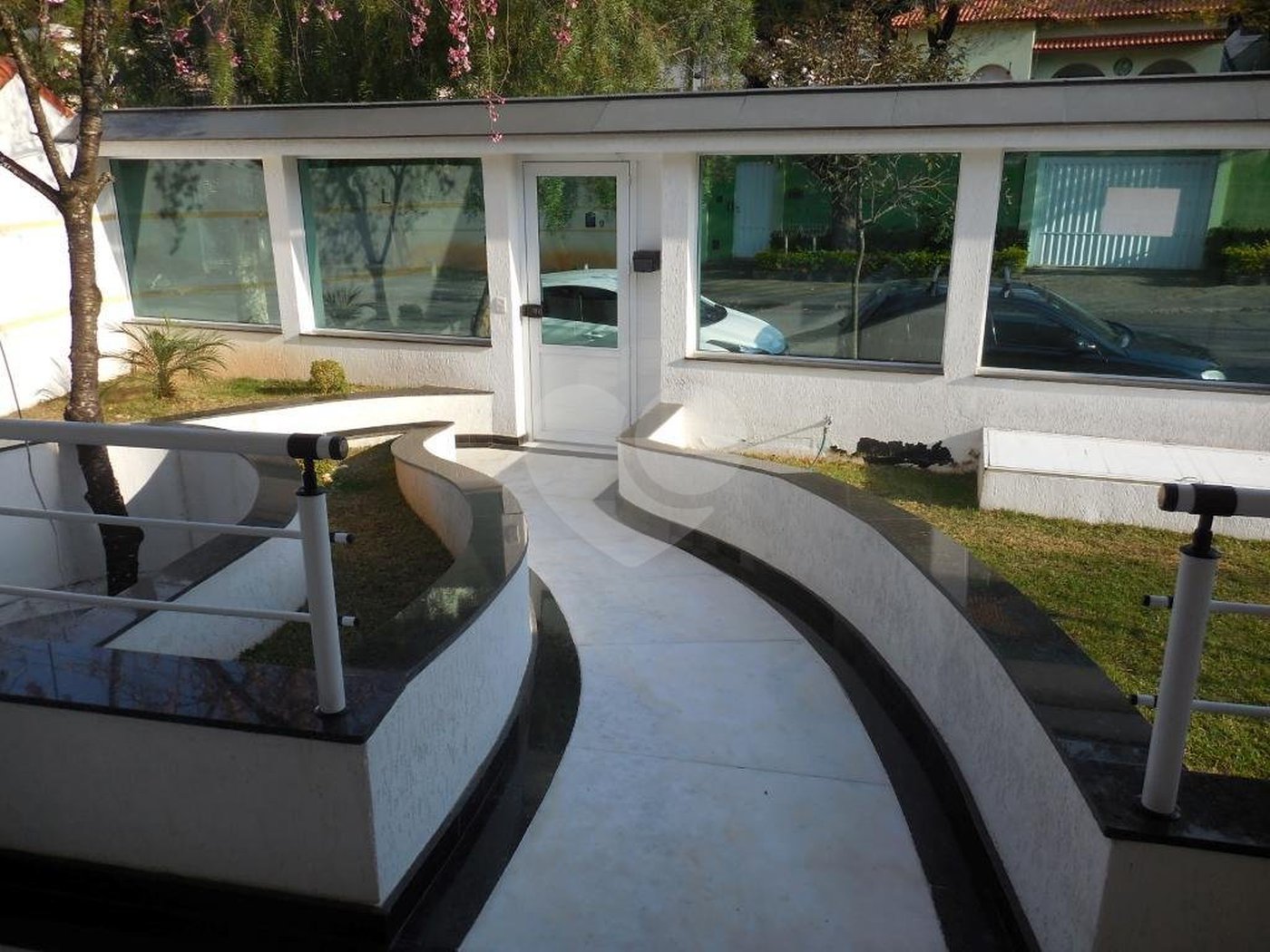 Casa Térrea à venda com 3 suítes em Horto, São Paulo, SP