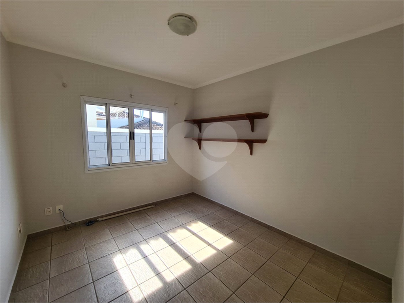 Casa à venda com 3 quartos, sendo 2 suítes, no condomínio Terras de São Francisco, Vinhedo - SP