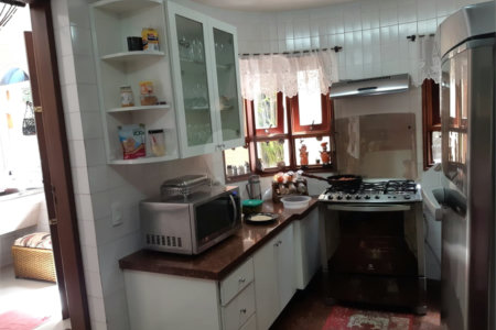 Casa à venda com 4 quartos, sendo 1 suíte, no condomínio Clube da Montanha, Atibaia - SP