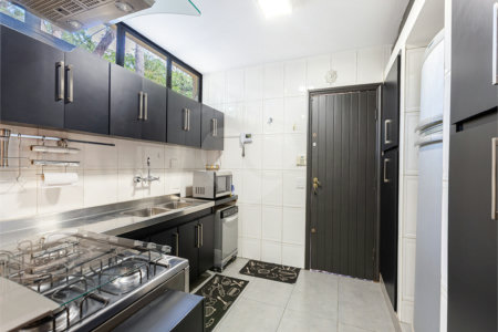 Sobrado à venda com 4 quartos, sendo 3 suítes,  em Jardim Guedala, São Paulo, SP