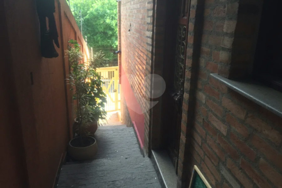 Sobrado à venda com 4 quartos, sendo 3 suítes, em Jardim Virginia Bianca, São Paulo, SP