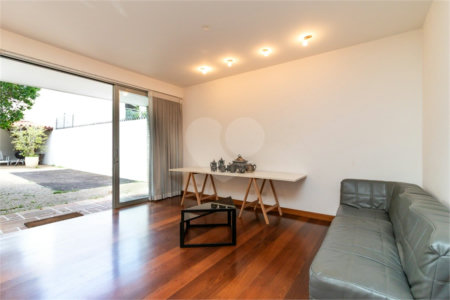 Casa à venda com 4 quartos, sendo 1 suíte, em Jardim Novo Mundo, São Paulo, SP
