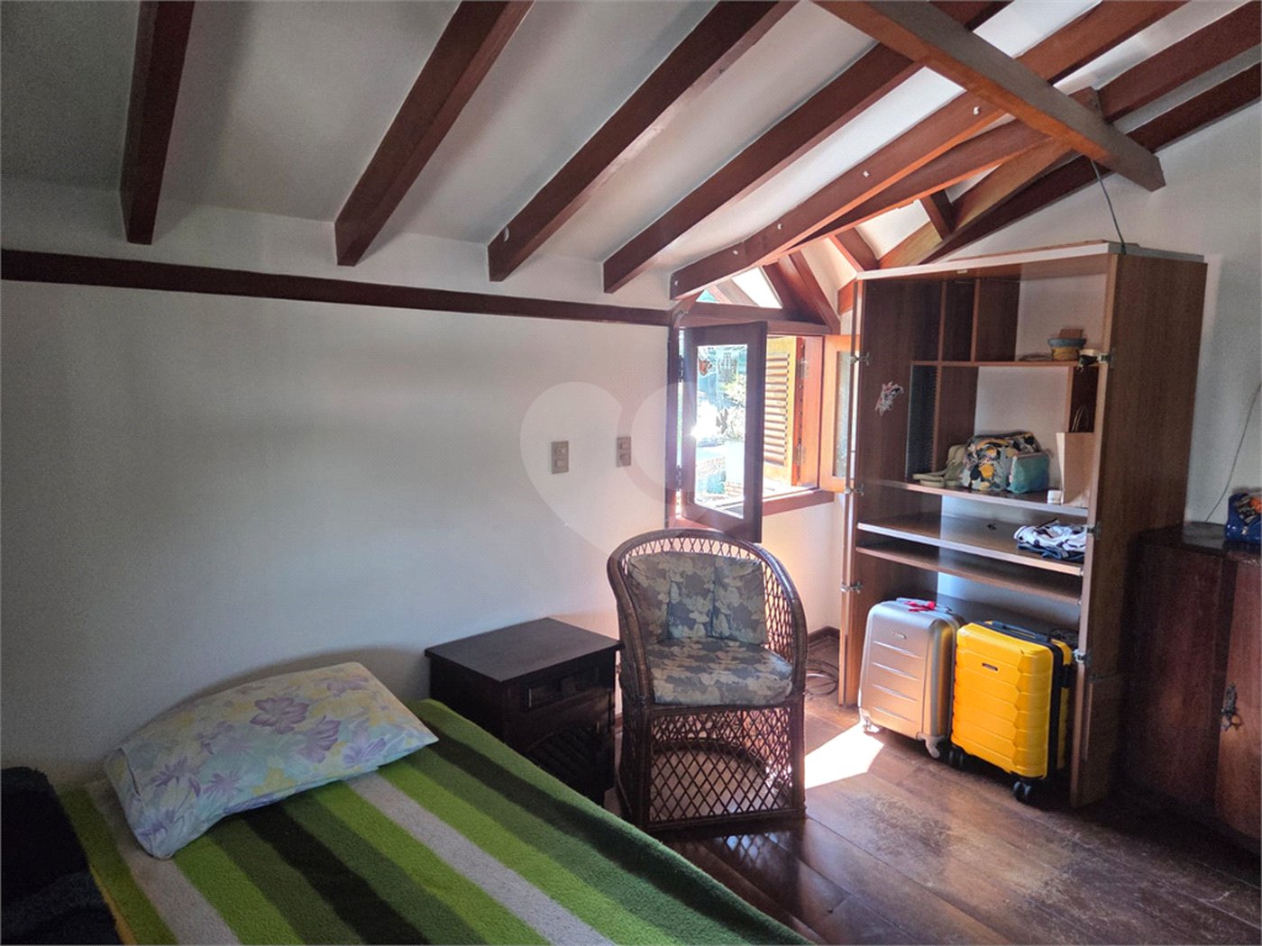 Casa à venda com 4 quartos, sendo 2 suítes, em Cidade São Francisco, São Paulo, SP