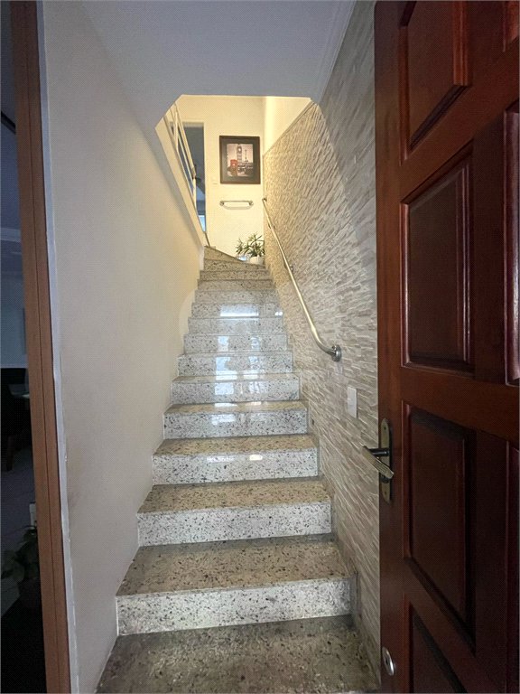 Casa à venda com 3 quartos, sendo 1 suíte, no condomínio Residencial Villagio Vitória, Guarulhos - SP