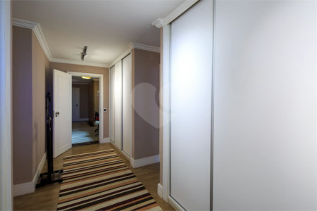 Casa Térrea à venda com 4 quartos, sendo 2 suítes, em Jardim Petrópolis, São Paulo, SP