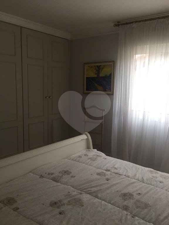 Casa à venda com 5 quartos, sendo 4 suítes, no condomínio Jardim Vitória Régia, São Paulo - SP
