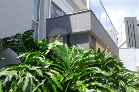 Casa à venda com 3 suítes em Moinho Velho, Cotia, SP