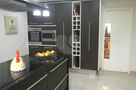 Sobrado à venda com 4 quartos, sendo 3 suítes, em Brooklin, São Paulo, SP