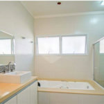 Casa à venda com 4 quartos, sendo 2 suítes, no condomínio Residencial Jardim Primavera, Louveira - SP
