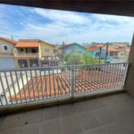 Sobrado com 4 dormitórios, 2 suítes, closet, varandas, escritório, jardim de inverno, espaço gourmet com churrasqueira e fogão a lenha e 3 vagas.