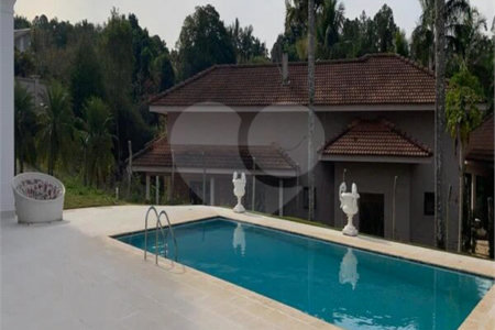 Indaiatuba - Condominio Vale das Laranjeiras - Casa Principal - 2 suites, 01 com closet, 1 wc social , sala 3 ambientes, com sala de estar com lareira, jantar e tv, 1 lavabo, cozinha, mezanino; sala de estar, podendo reverter para quarto - area 447m² - churrasqueira - área gourmet - 58m²