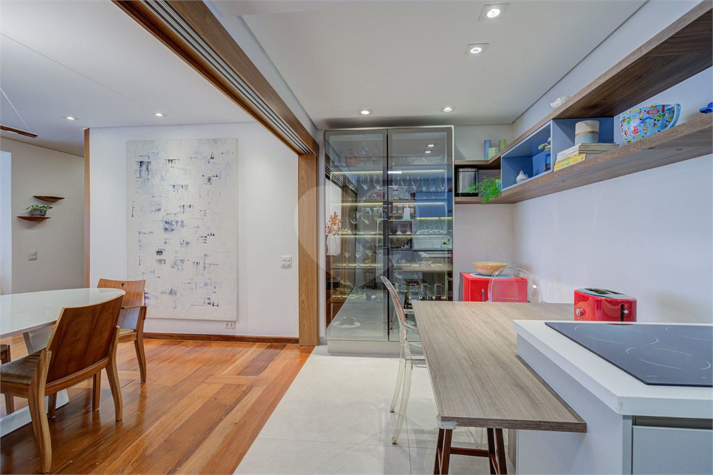 Apartamento à venda com 4 quartos, sendo 1 suíte, em Alto da Boa Vista, São Paulo, SP