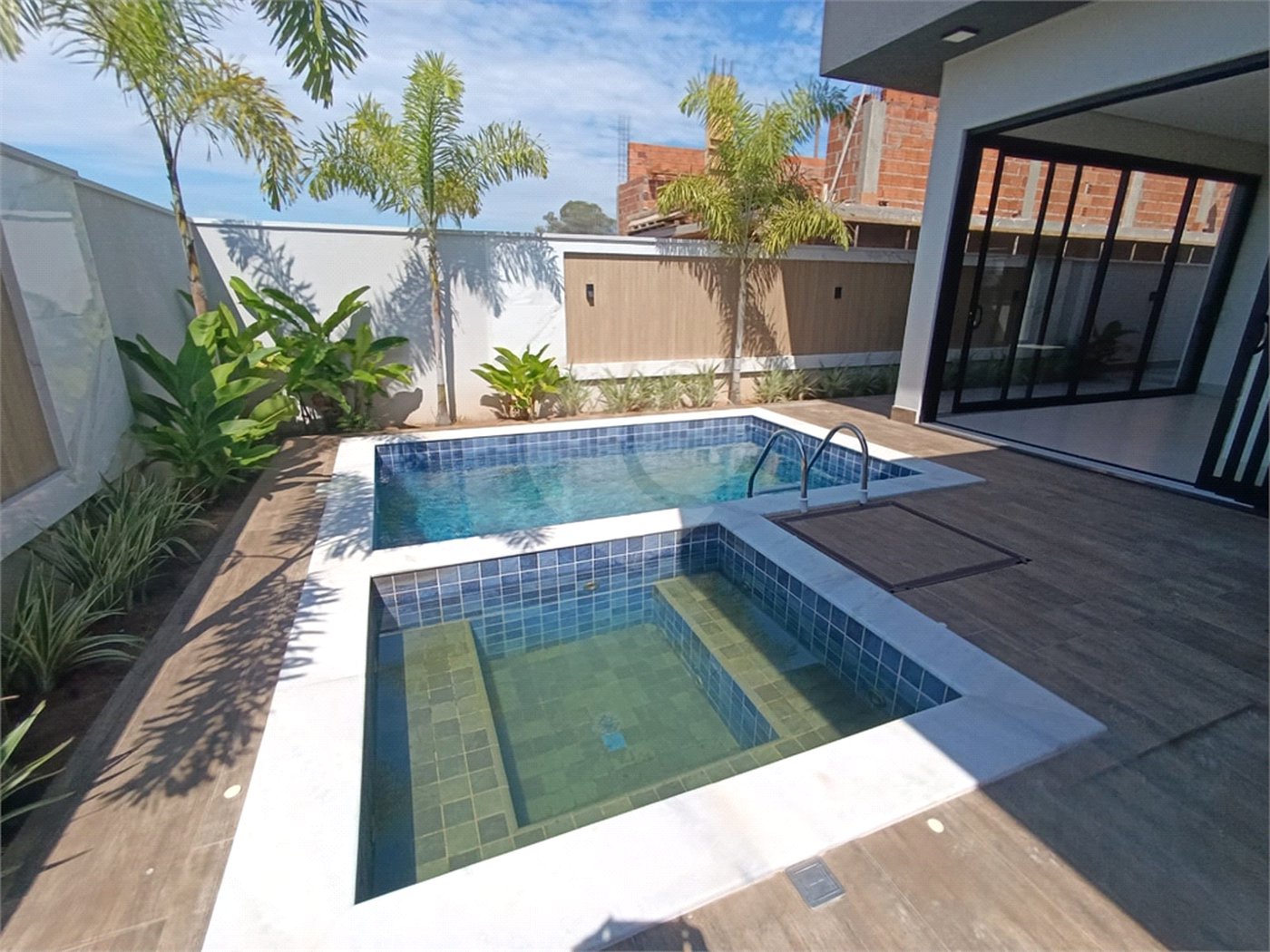 Casa à venda com 3 suítes no condomínio Villa Sapezal, Indaiatuba - SP