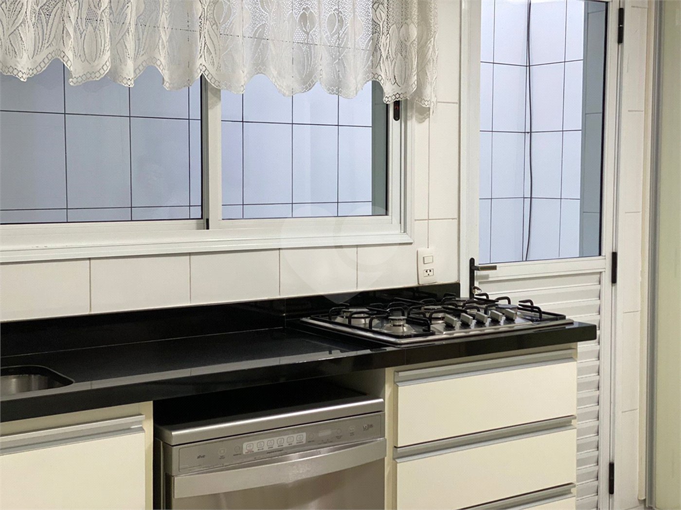 Casa à venda com 4 suítes no condomínio Maison Montparnasse, São Paulo - SP