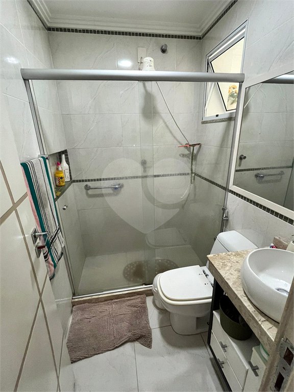 Casa à venda com 3 quartos, sendo 2 suítes, no condomínio Laura Serra, Rio de Janeiro - RJ