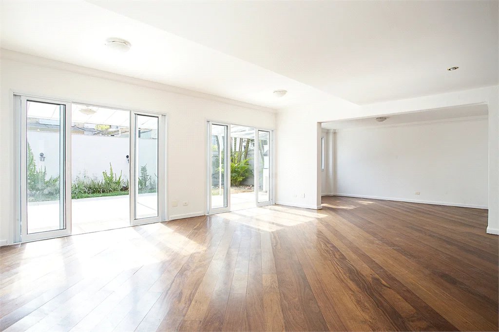 Casa à venda ou para alugar com 4 suítes no condomínio Belle Ville, São Paulo - SP