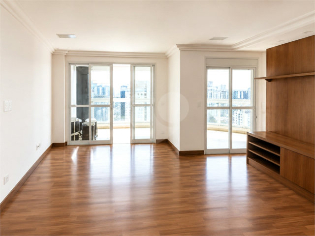 Apartamento à venda com 3 suítes em Moema, São Paulo, SP