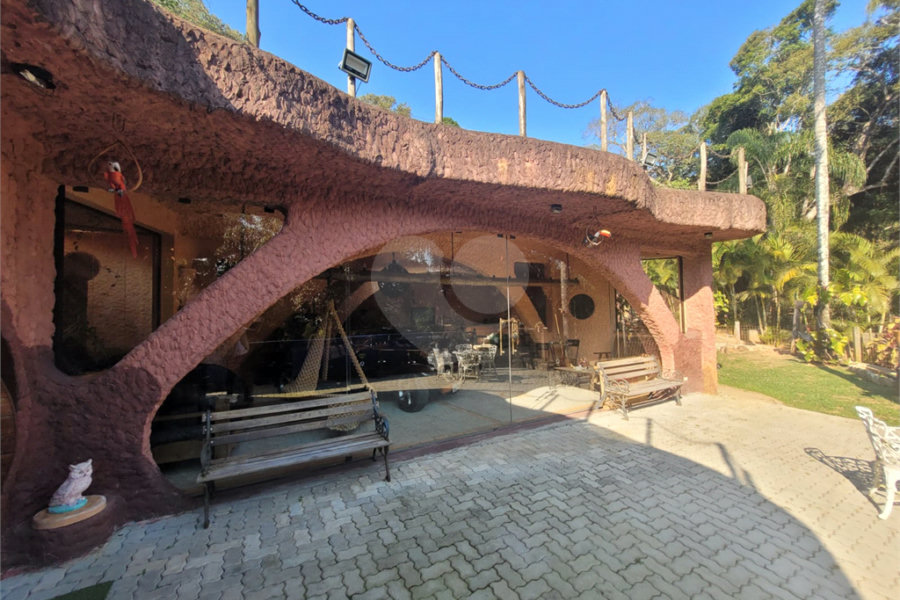 Casa à venda com 2 suítes no condomínio Associação Reserva das Hortênsias, Mairiporã - SP