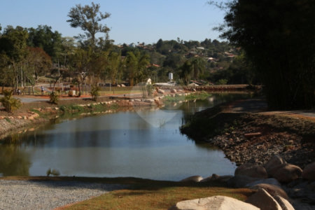 Chácara à venda com 3 quartos, sendo 2 suítes,  em Monterrey, Louveira, SP