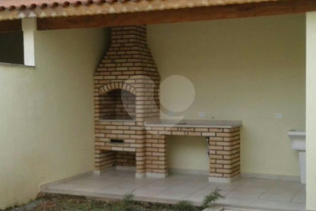 Casa à venda com 3 quartos, sendo 1 suíte,  em Vila Nivi, São Paulo, SP