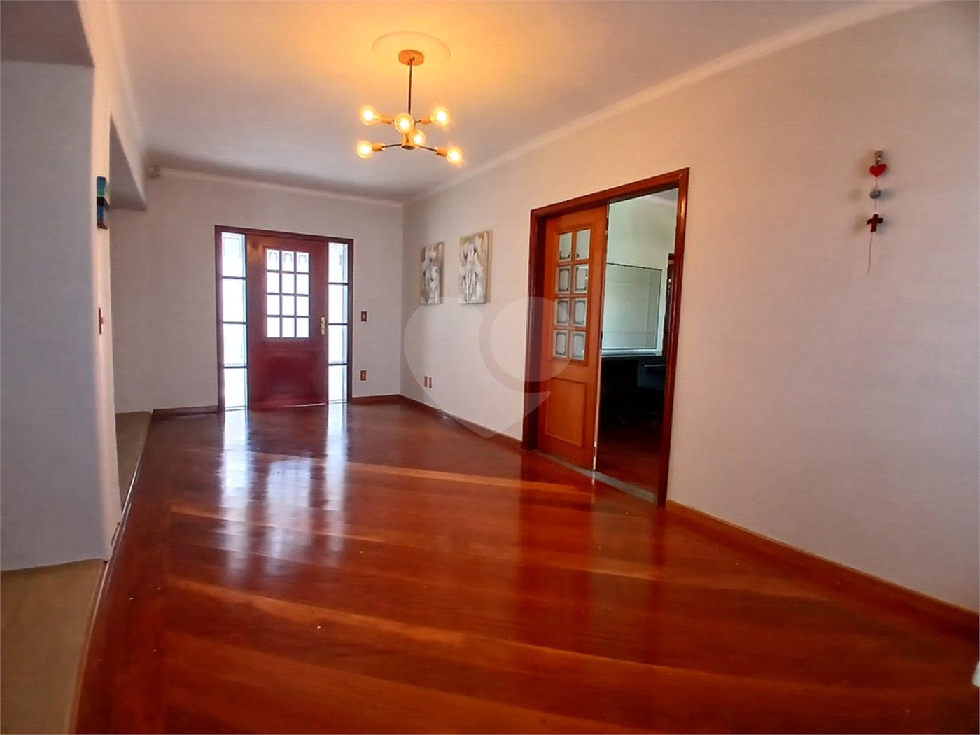 Casa à venda com 5 quartos, sendo 3 suítes, em Vila Santista, Atibaia, SP